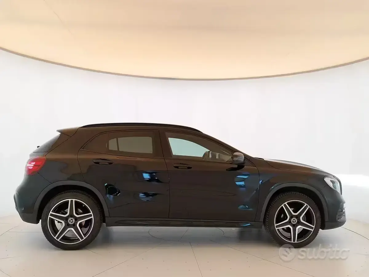 Usata Mercedes GLA180 Edition 122 CV (89 kW) 2018 Nero SUV