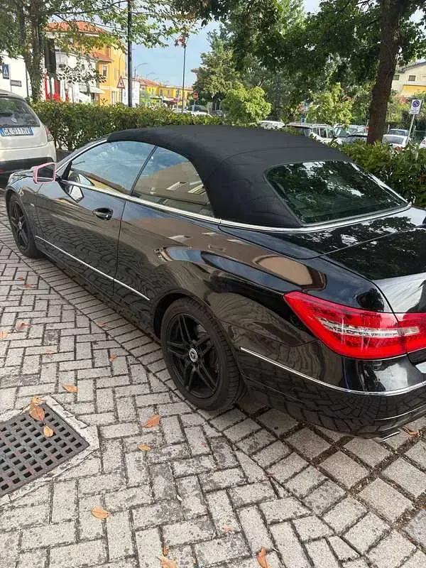 Usata Mercedes E200 Avantgarde 184 CV (135 kW) 2010 Nero Cabrio