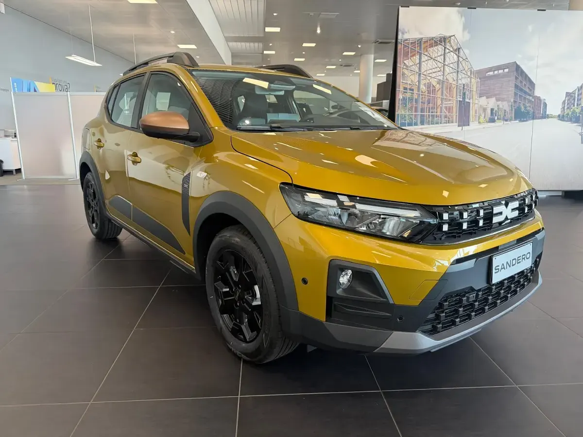 Nuova Dacia Sandero Extreme 114 CV (83 kW) 2026 Giallo ambra