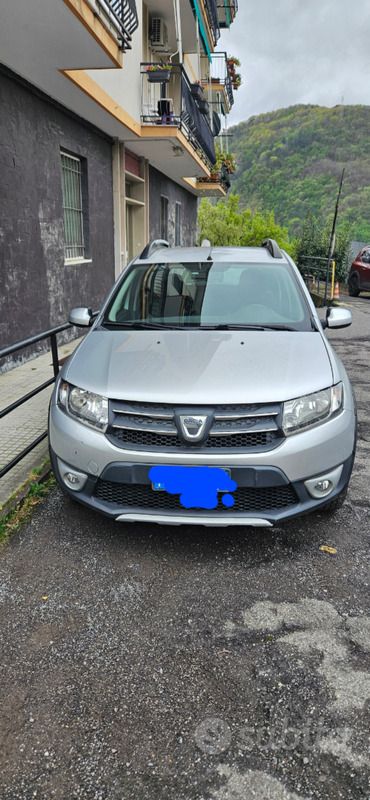 Grigio Usata 2015 Dacia Sandero Stepway Due volumi | 5600 € (Ottimo prezzo) - Immagine 1/4