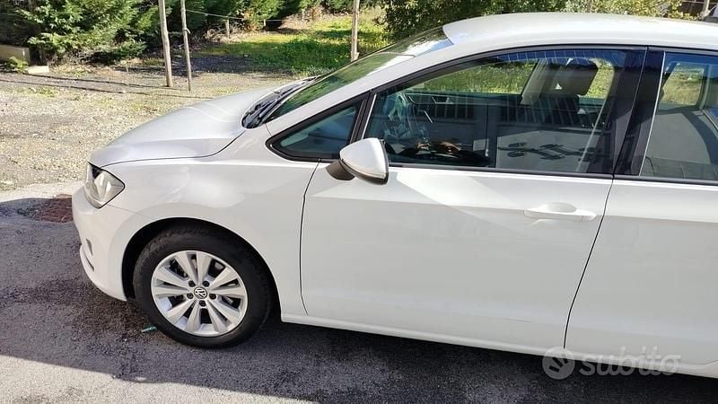 Usata VW Golf Sportsvan 110 CV (80 kW) 2014 Bianco Monovolume