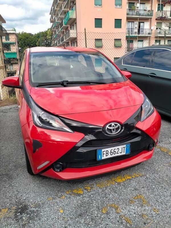 Usata Toyota Aygo 72 CV (52 kW) 2018 Rosso Utilitaria
