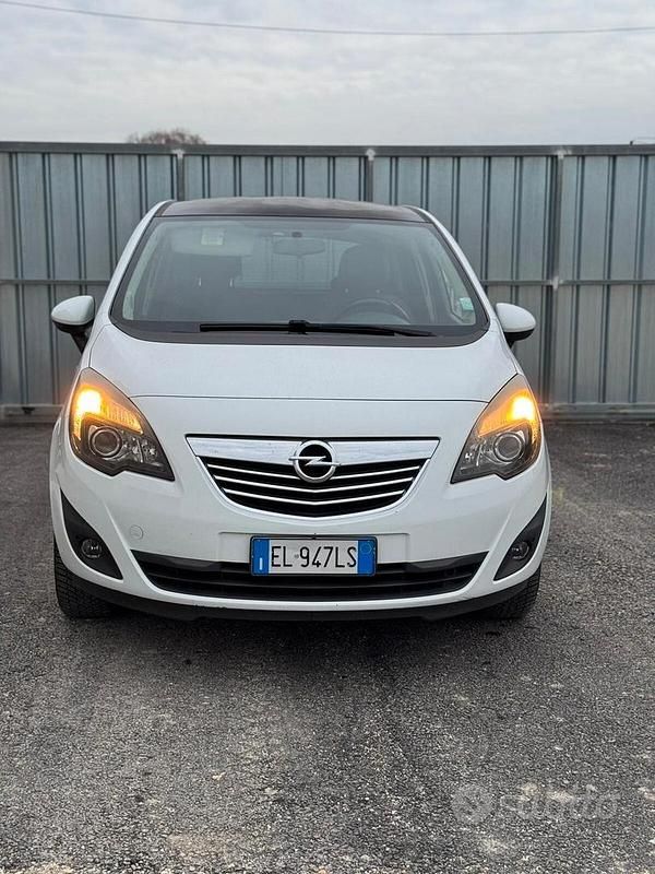 Usata Opel Meriva Cosmo 110 CV (80 kW) 2012 Bianco Monovolume