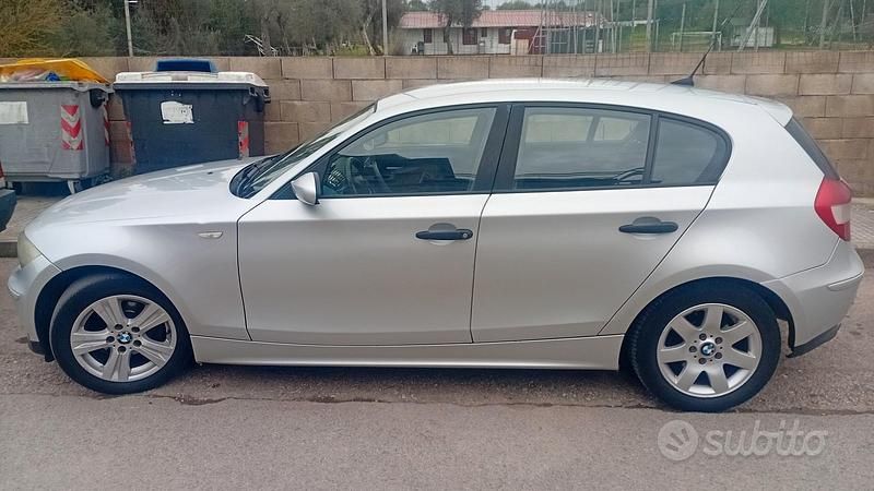 Begagnad BMW 118 143 HK (105 kW) 2008 Grå Halvkombi
