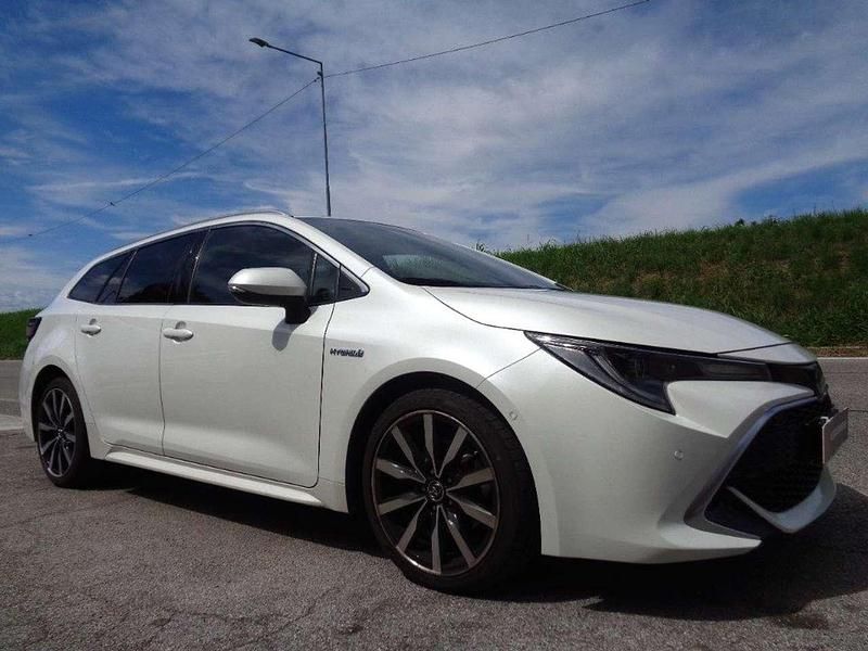 Usata Toyota Corolla Lounge 153 CV (112 kW) 2020 Bianco Station wagon