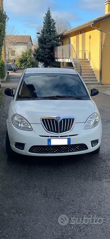 Usata Lancia Ypsilon 75 CV (55 kW) 2011 Bianco Utilitaria