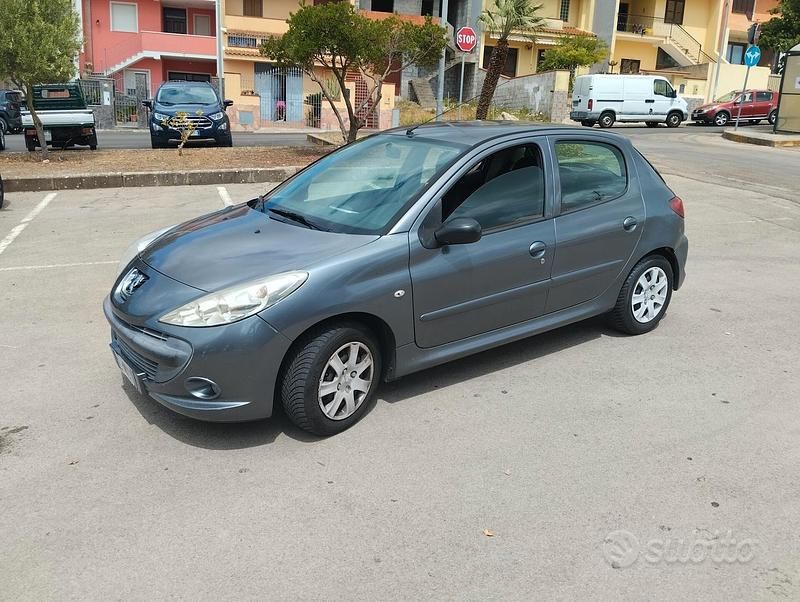 Grigio Usata 2011 Peugeot 206+ Due volumi | 2199 € (Ottimo prezzo) - Immagine 1/4