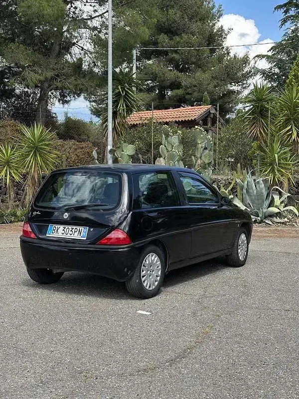 Usata Lancia Ypsilon 60 CV (44 kW) 2000 Nero Utilitaria