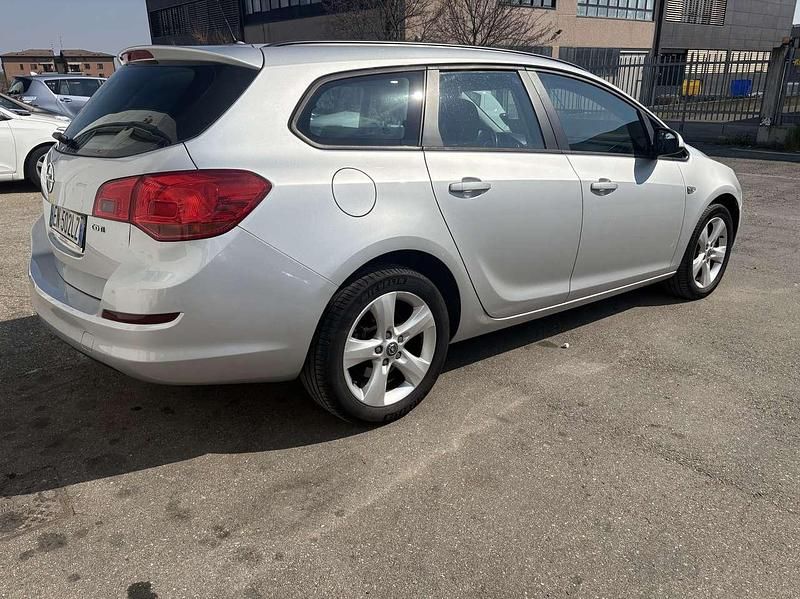 Usata Opel Astra 110 CV (80 kW) 2012 Other Station wagon