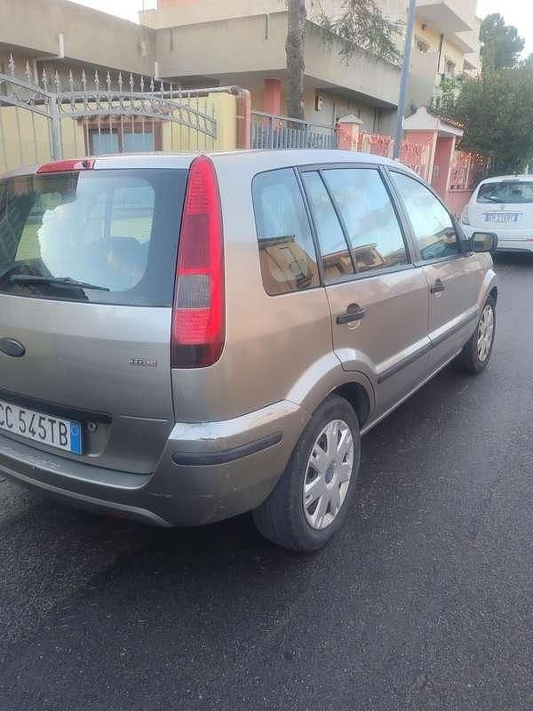 Usata Ford Fusion 68 CV (50 kW) 2003 Argento Monovolume