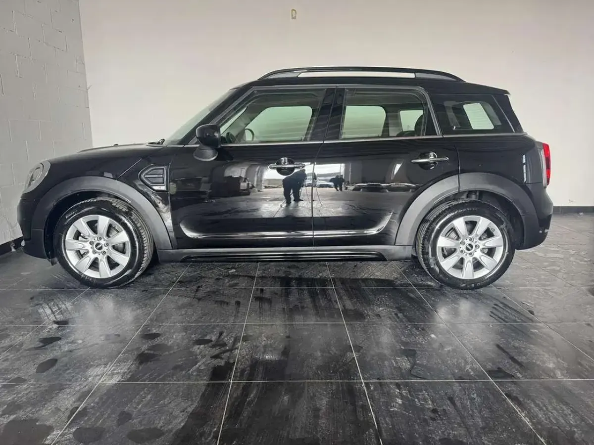 Usata Mini Countryman 116 CV (85 kW) 2020 Midnight black metallizzato SUV