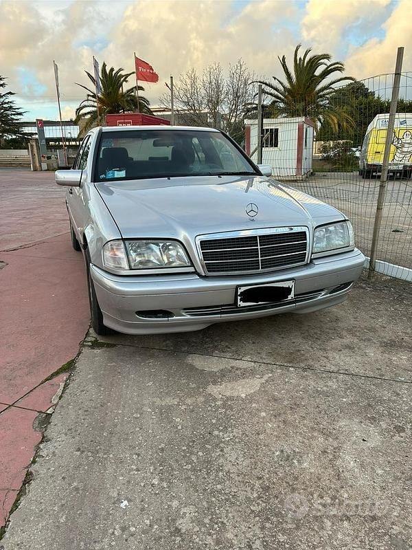 Grigio Usata 1997 Mercedes C220 Tre volumi | 4500 € - Immagine 1/4