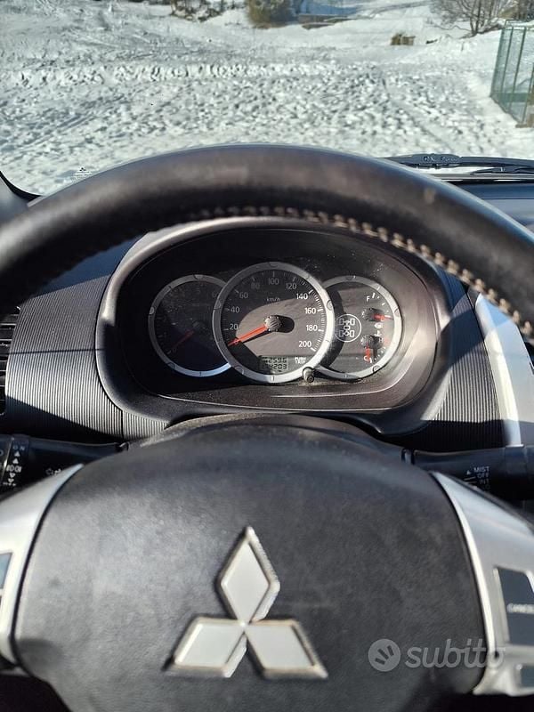 Usata Mitsubishi L200 136 CV (100 kW) 2014 Grigio Pick-up