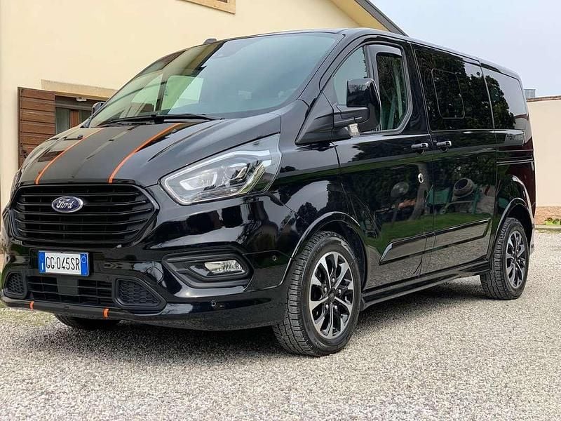 Nero Usata 2022 Ford Tourneo Custom Sport Furgone | 42.000 € (Buon prezzo) - Immagine 1/4