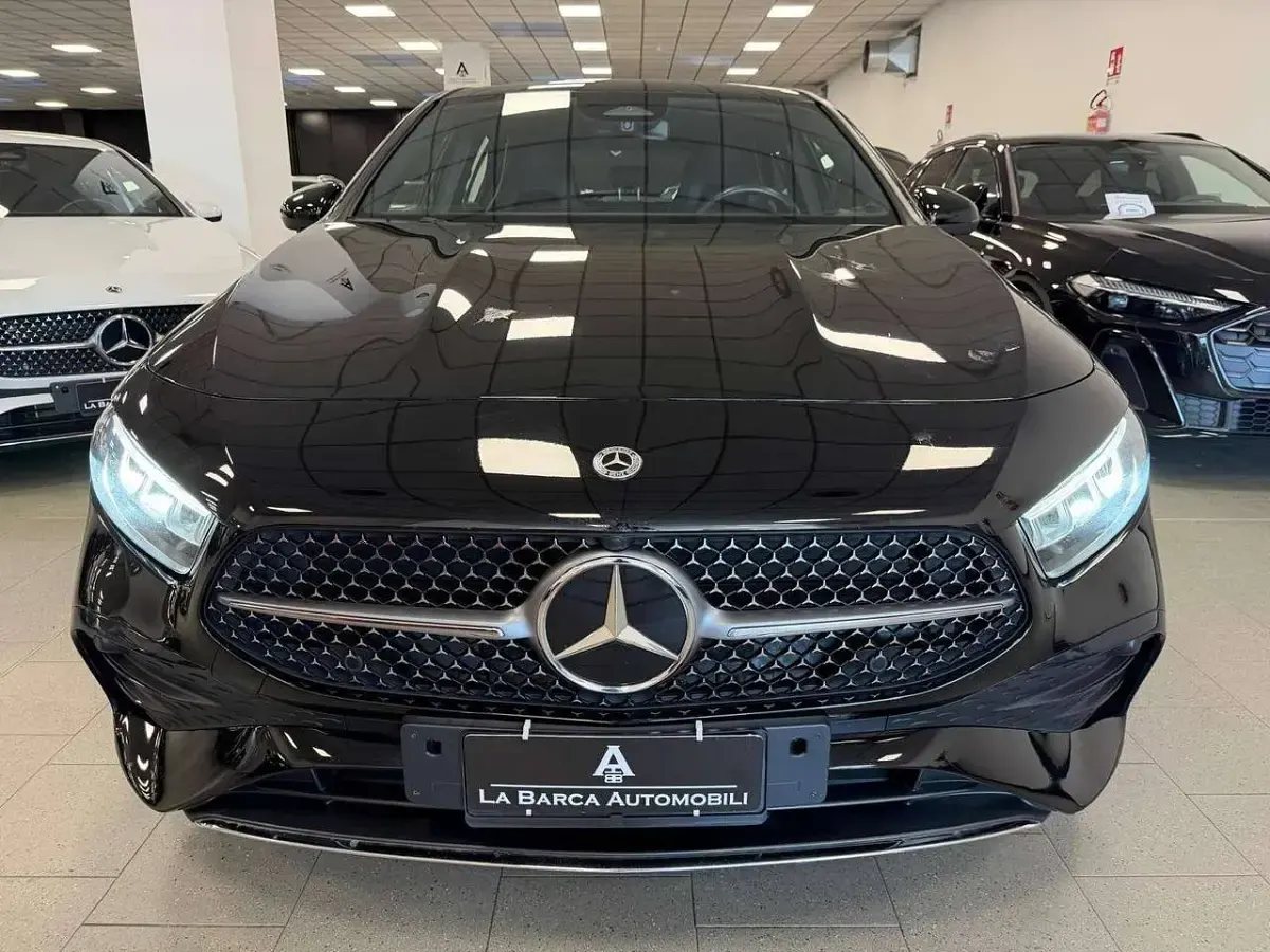 Usata Mercedes A180 Premium 116 CV (85 kW) 2023 Nero Berlina