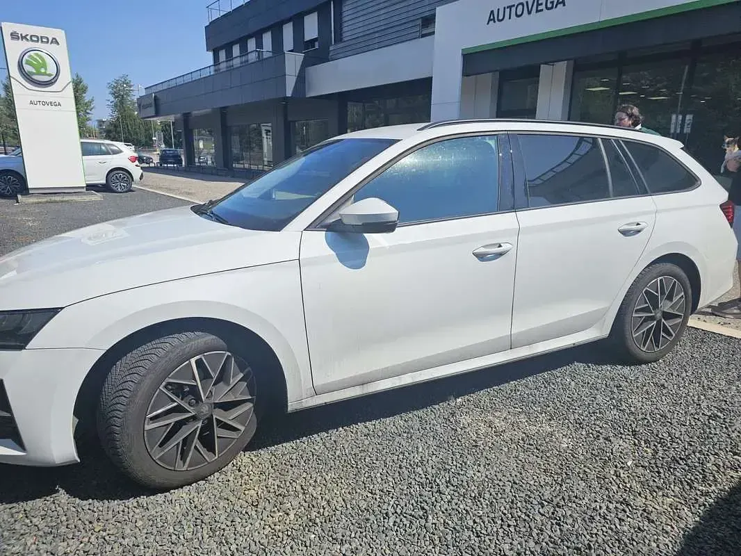 Usata Skoda Octavia Executive 150 CV (110 kW) 2025 Bianco Station wagon