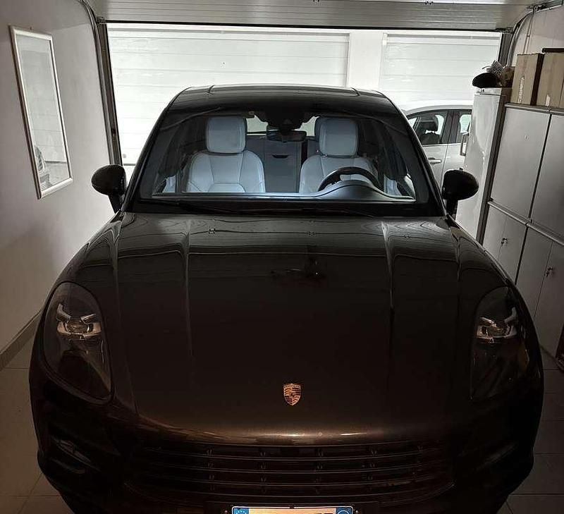 Usata 2021 Porsche Macan SUV | 52.500 € (Buon prezzo) - Immagine 1/4