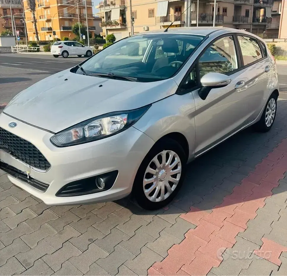 Usata Ford Fiesta 58 CV (42 kW) 2016 Grigio Utilitaria