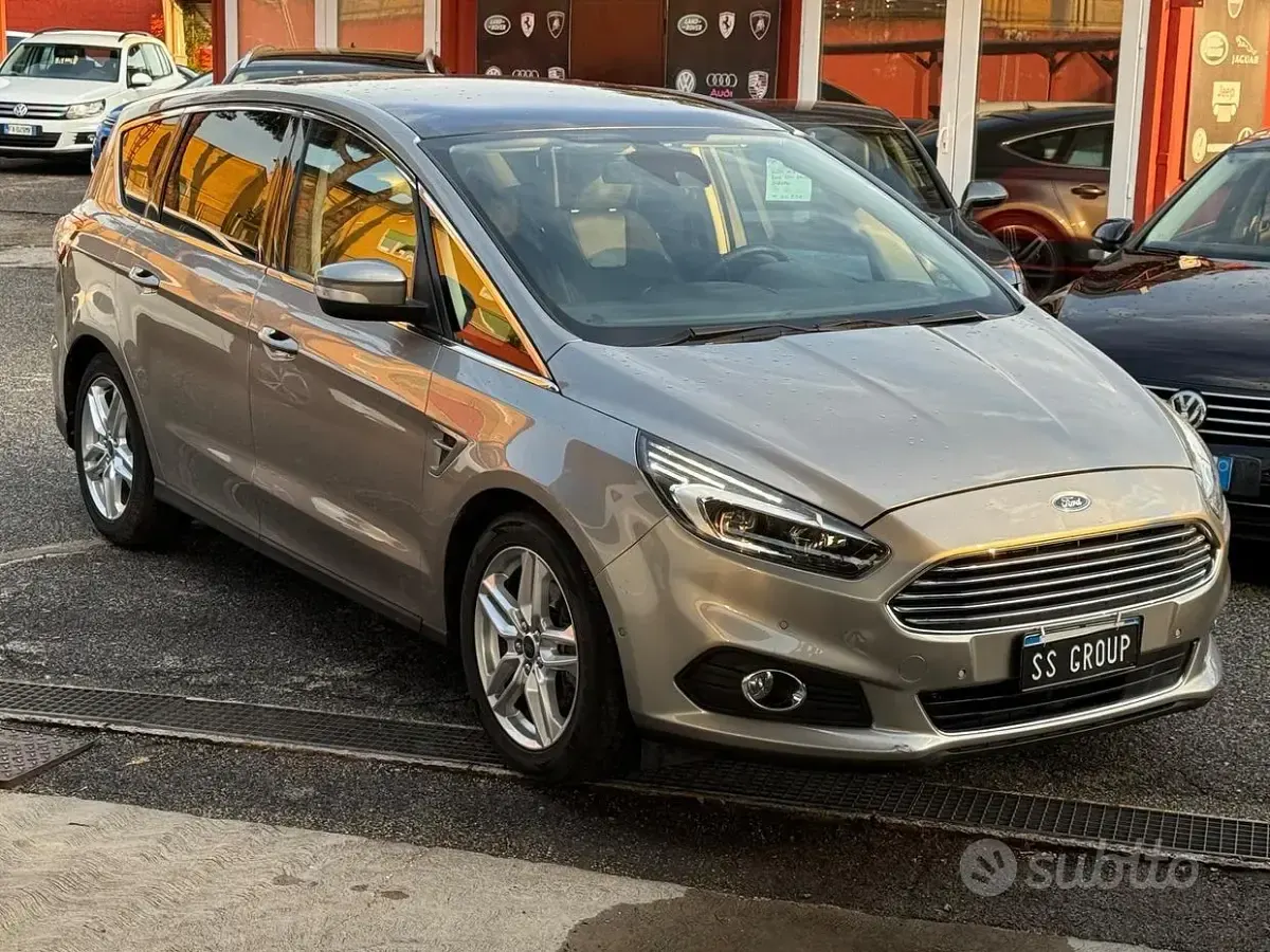 Usata Ford S-MAX Titanium 179 CV (131 kW) 2015 Grigio Monovolume