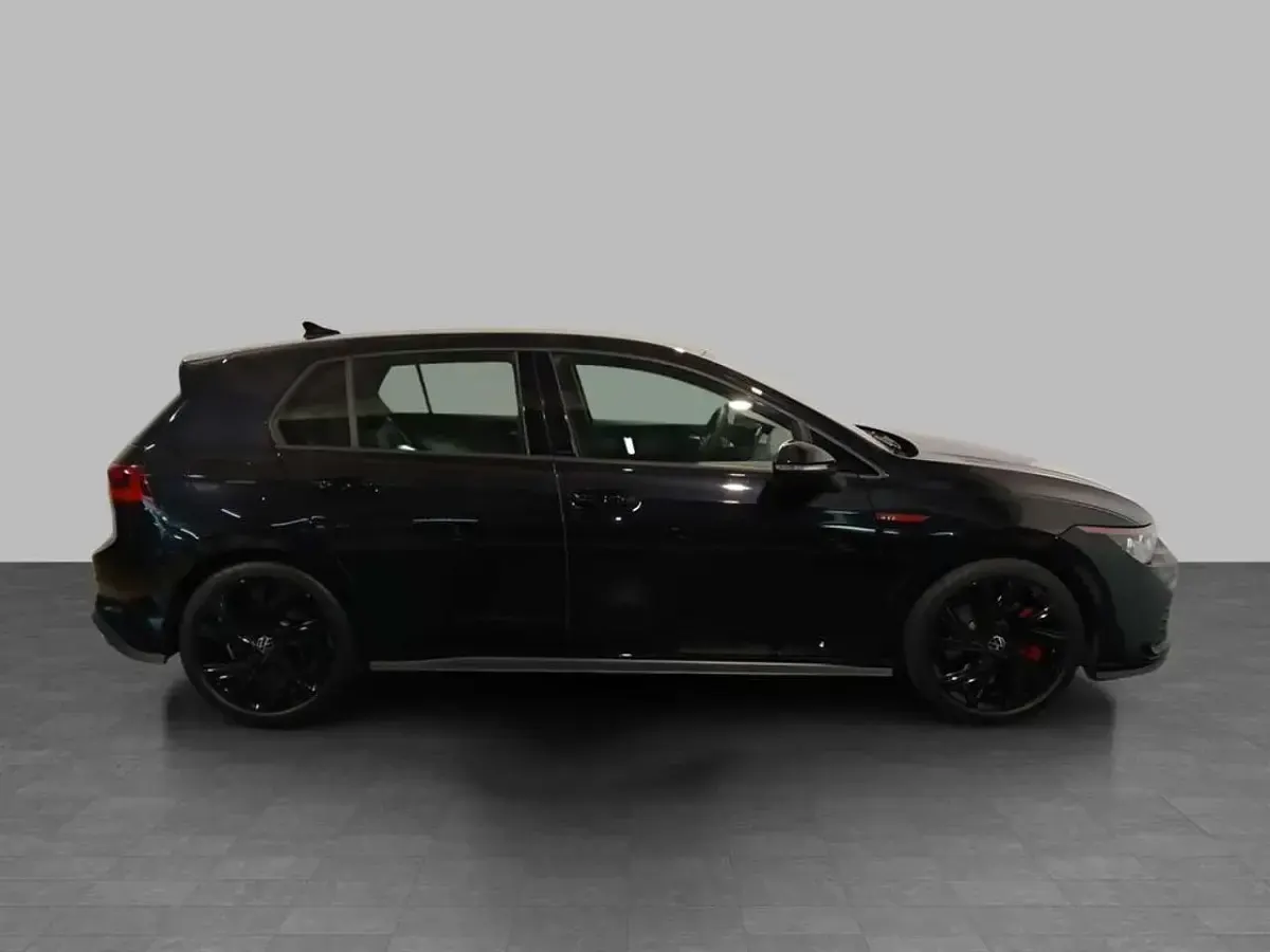 Usata VW Golf VIII GTI 245 CV (180 kW) 2024 Nero metallizzato Berlina