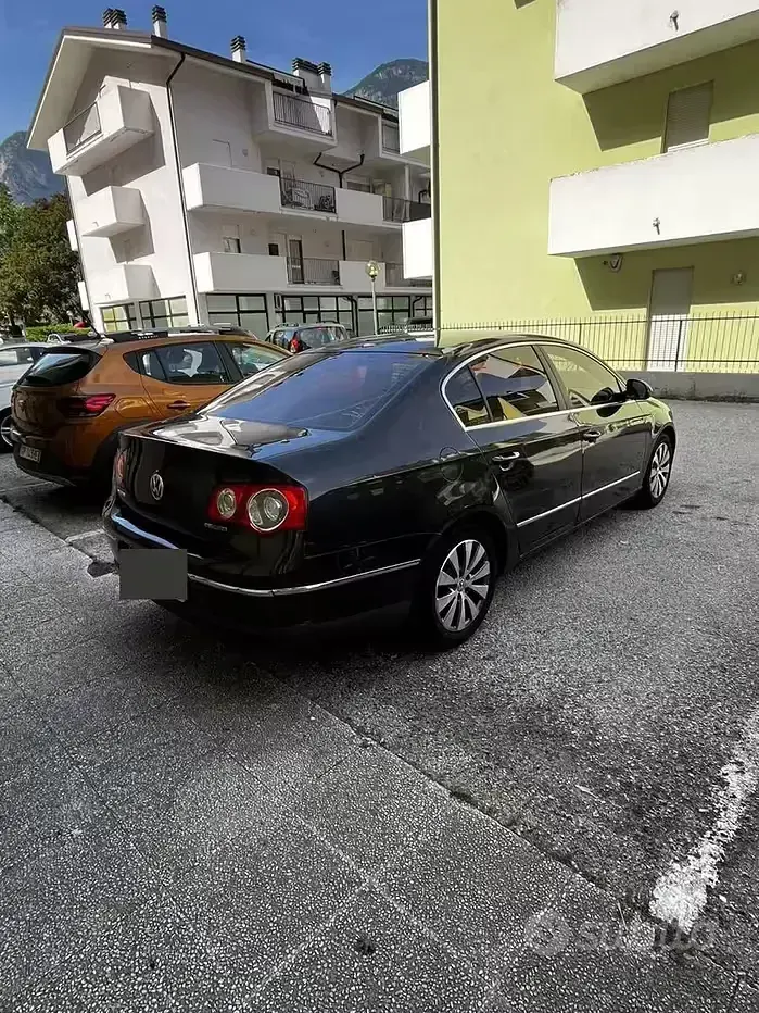 Usata VW Passat 110 CV (80 kW) 2009 Nero Berlina