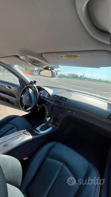 Usata Mercedes E320 Classic 204 CV (150 kW) 2004 Grigio Berlina