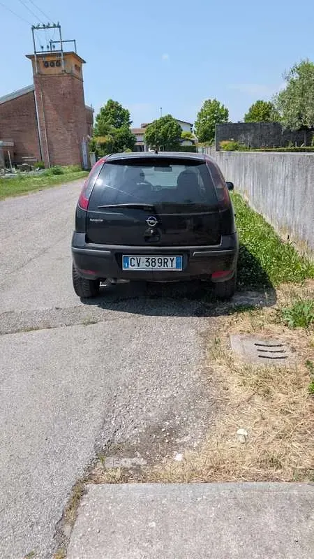 Usata Opel Corsa Sport 69 CV (50 kW) 2005 Nero Utilitaria