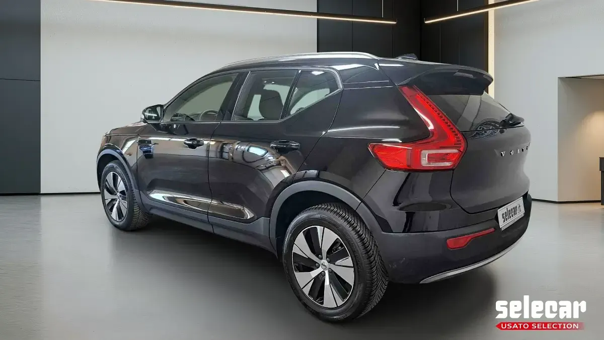 Usata Volvo XC40 Momentum 163 CV (119 kW) 2022 Bi4j nero avana metallizzato SUV