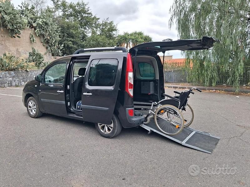 Usata Renault Kangoo 90 CV (66 kW) 2015 Nero Berlina