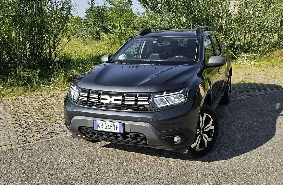Usata Dacia Duster Journey 101 CV (74 kW) 2023 Grigio SUV