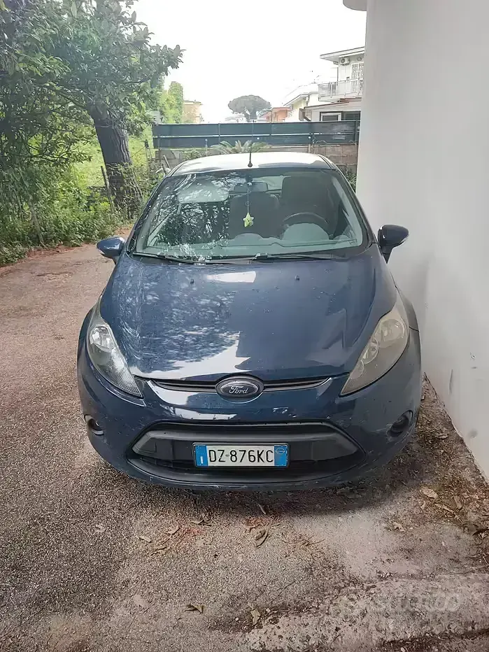 Begagnad Ford Fiesta 97 HK (71 kW) 2009 Blå Sedan
