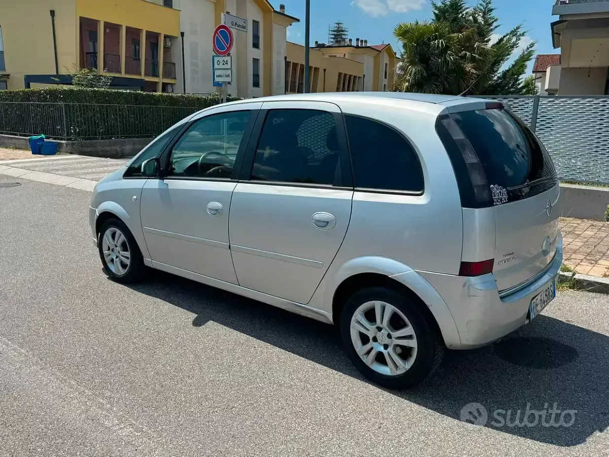 Usata Opel Meriva 90 CV (66 kW) 2006 Grigio Monovolume