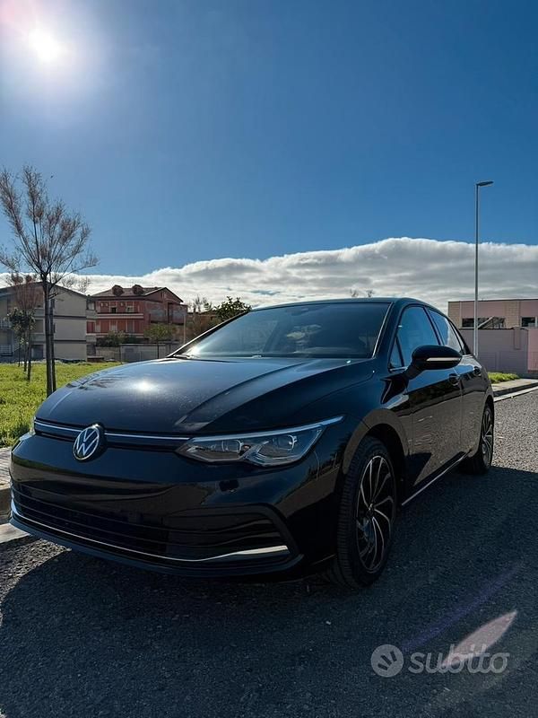 Usata 2020 VW Golf Style Berlina | 20.000 € (Molto cara) - Immagine 1/4