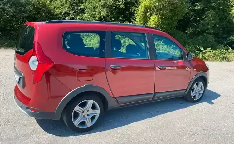 Usata Dacia Lodgy Comfort 116 CV (85 kW) 2021 Rosso Monovolume