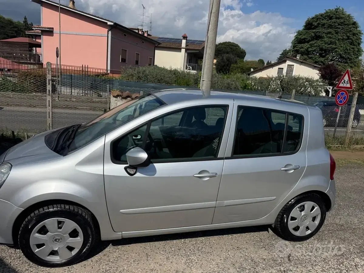 Usata Renault Modus 75 CV (55 kW) 2011 Grigio Monovolume