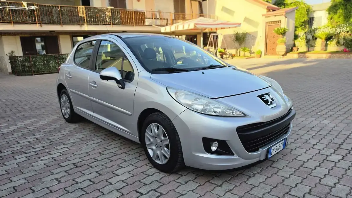 Usata Peugeot 207 73 CV (53 kW) 2013 Berlina