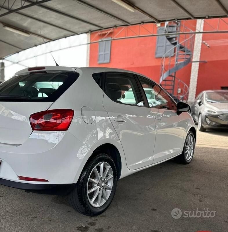 Occasion Seat Ibiza 54 PK (39 kW) 2010 Wit Sedan