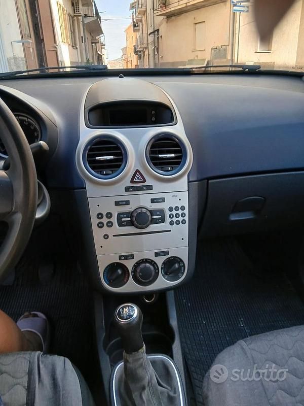 Usata Opel Corsa 2006 Blu Berlina
