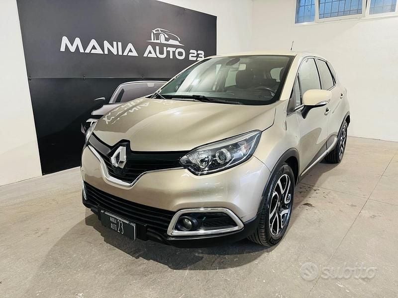 Grigio Usata 2016 Renault Captur Intens SUV | 7490 € (Super prezzo) - Immagine 1/4