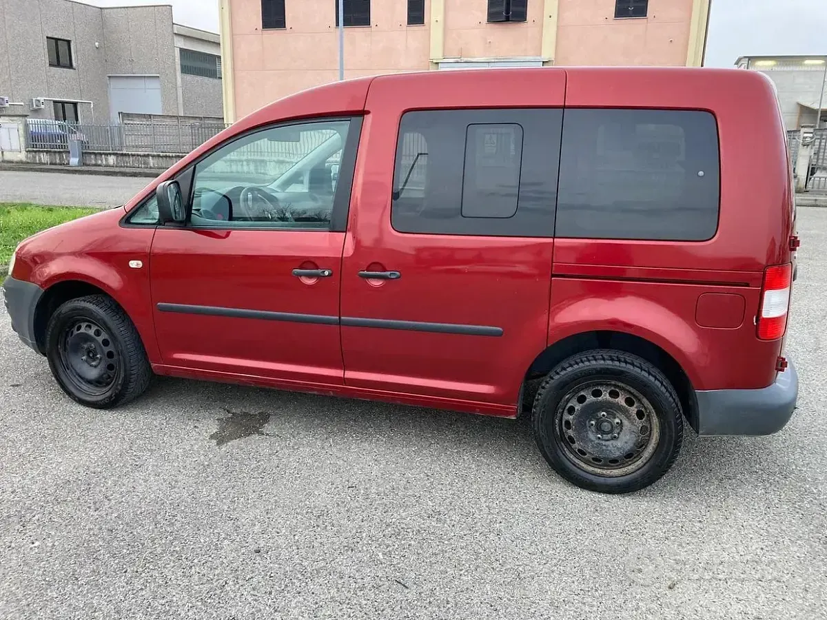 Usata VW Caddy Life 60 CV (44 kW) 2010 Rosso Monovolume