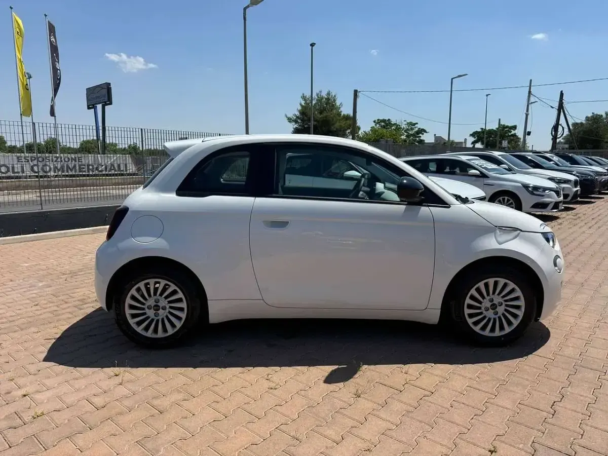 Nuova Fiat 500 Pop 69 CV (50 kW) 2026 Bianco Utilitaria