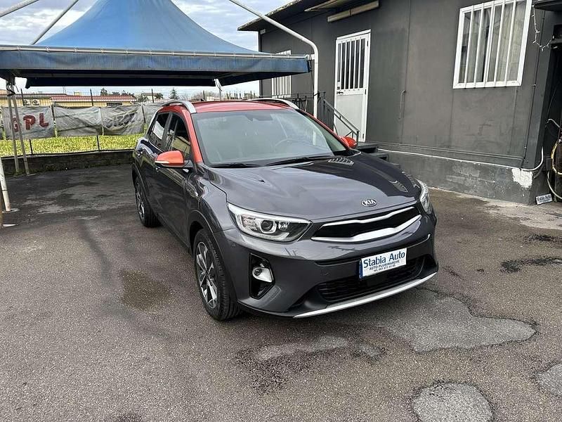 Usata Kia Stonic Urban 120 CV (88 kW) 2019 Gray SUV