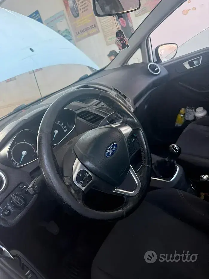 Usata Ford Fiesta 75 CV (55 kW) 2015 Bianco Utilitaria
