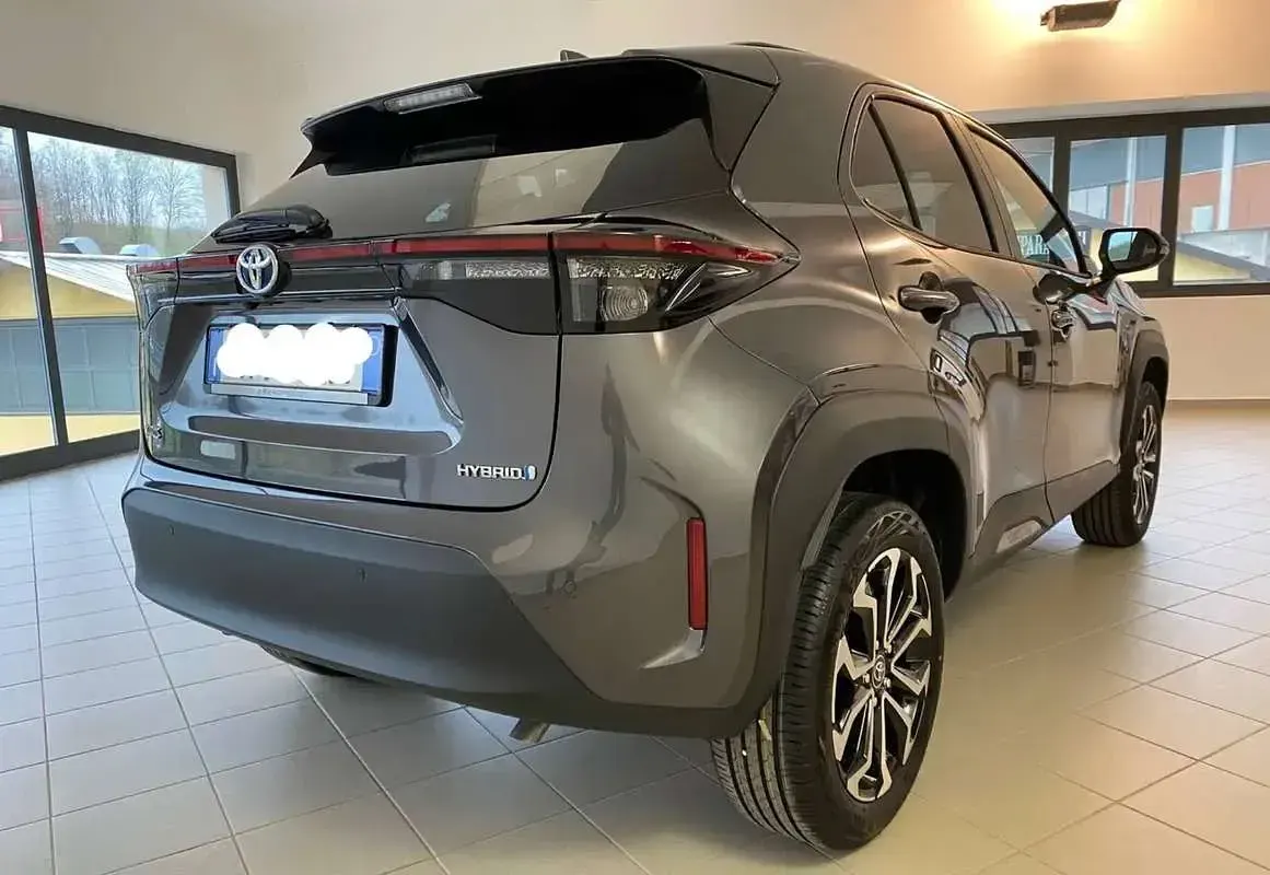 Usata Toyota Yaris Cross Trend 92 CV (67 kW) 2023 Grigio SUV