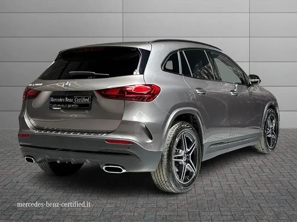 Usata Mercedes GLA200 AMG Line Premium 150 CV (110 kW) 2024 Grigio montagna SUV