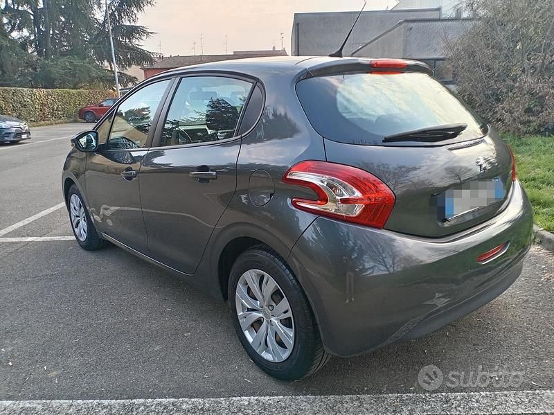 Usata Peugeot 208 Active 68 CV (50 kW) 2014 Grigio Utilitaria