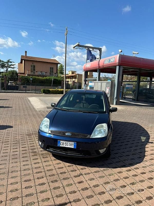 Usata Ford Fiesta 2004 Blu Utilitaria