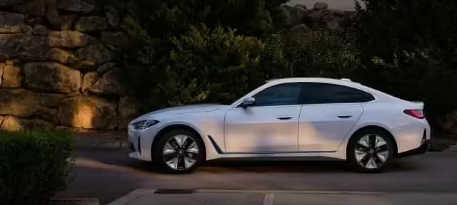 Usata BMW i4 Sport Line 105 kW (143 CV) 2024 Argento Berlina