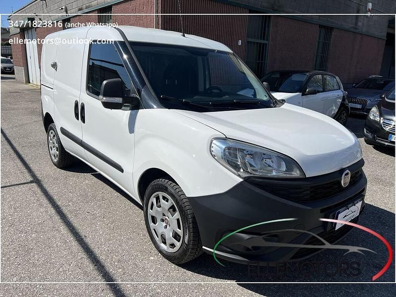 Usata Fiat Doblò 119 CV (87 kW) 2016 Argento Monovolume