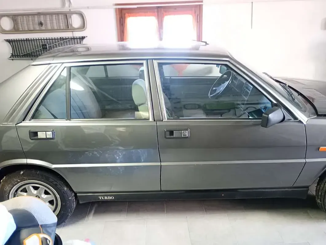 Usata Lancia Delta 77 CV (56 kW) 1986 Utilitaria